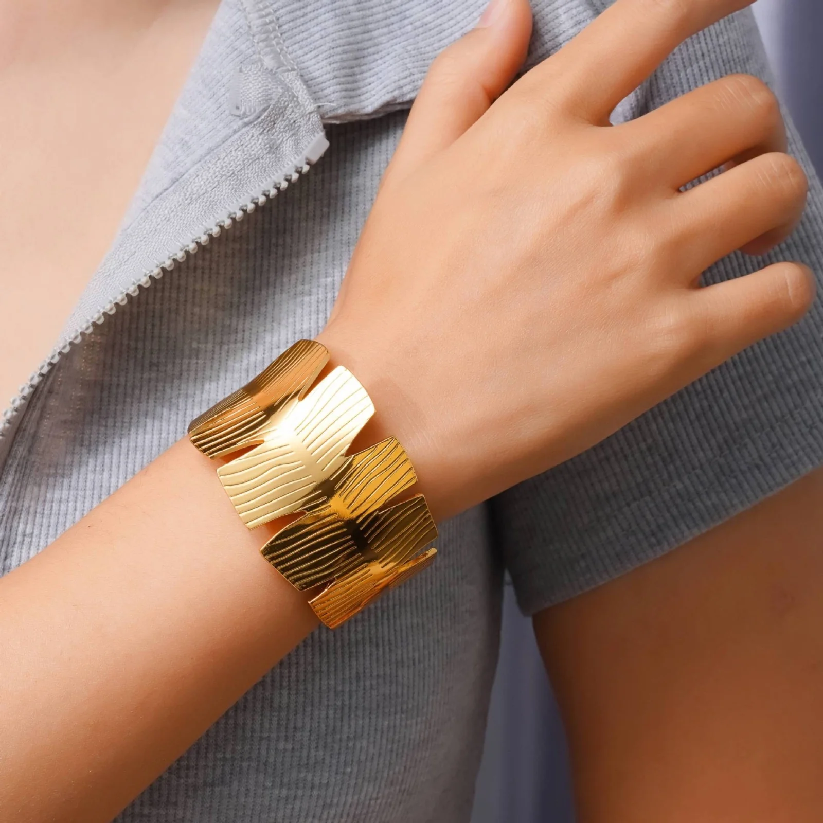 Lucid Leaf Cutout Cuff Bracelet - Image 3