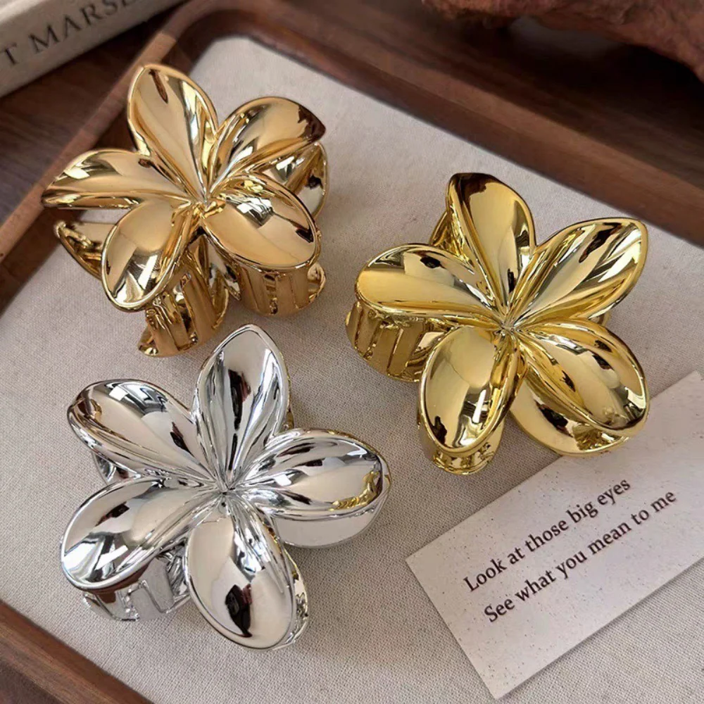 Lustrous Flower Pinteresty Claw Clip