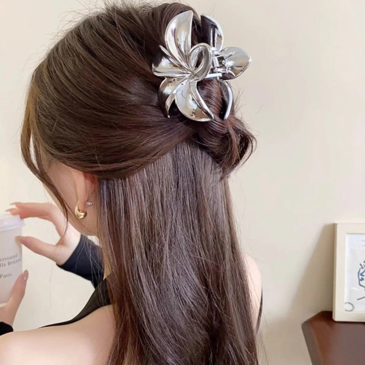 Lustrous Flower Pinteresty Claw Clip - Image 10