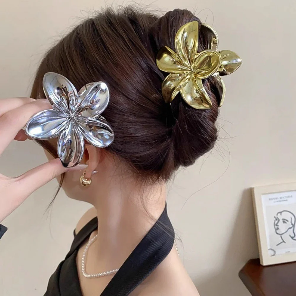 Lustrous Flower Pinteresty Claw Clip - Image 2
