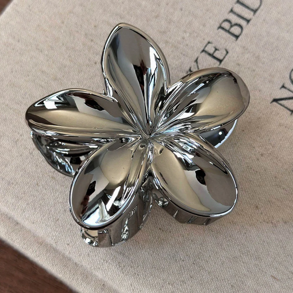Lustrous Flower Pinteresty Claw Clip - Image 6