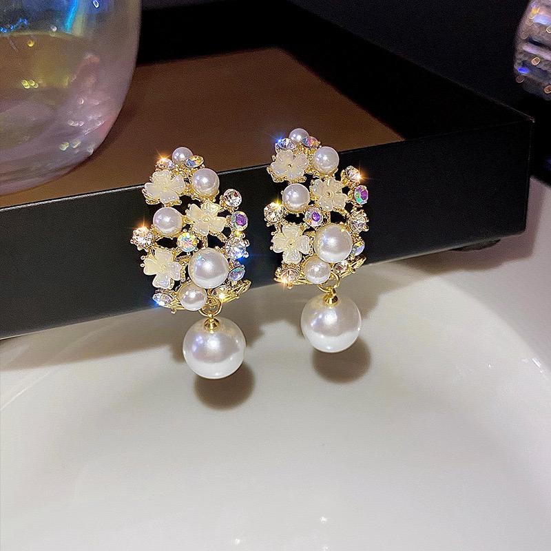 Luxury Floral Pearl Drop Earrings - Image 4