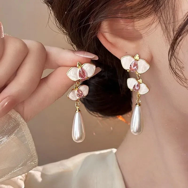 Main Character Energy Earrings - Image 3