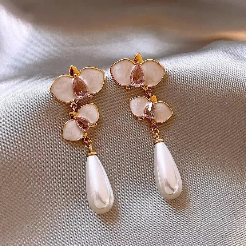 Main Character Energy Earrings - Image 4