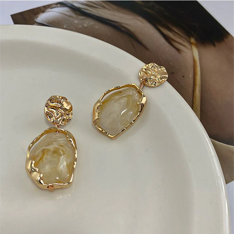 Marble marries Gold earrings - Image 4