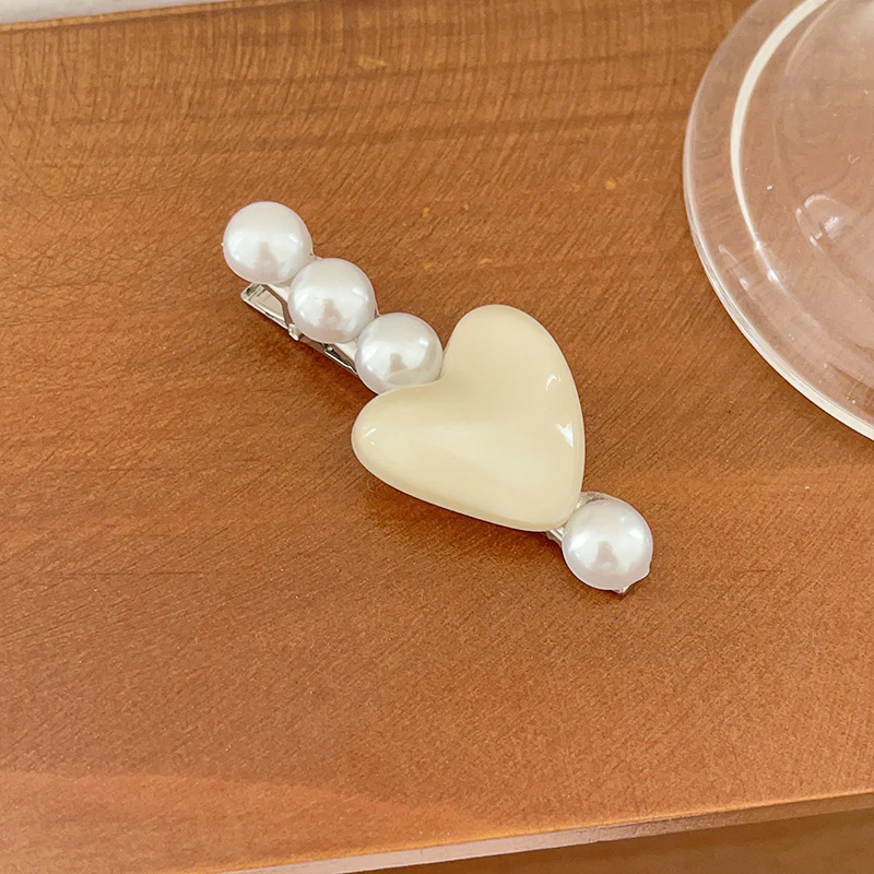 Marshmallow Hearts Pearl Hair Clip - Image 2