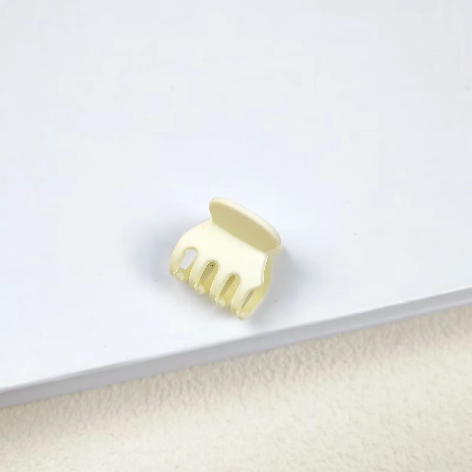 Matilda Mini Neutral Hair Claw - Image 2