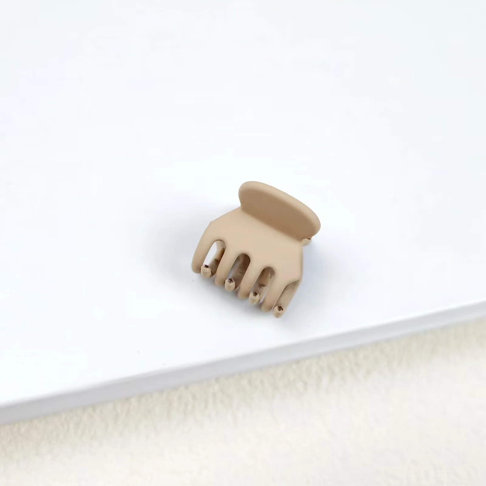 Matilda Mini Neutral Hair Claw - Image 3