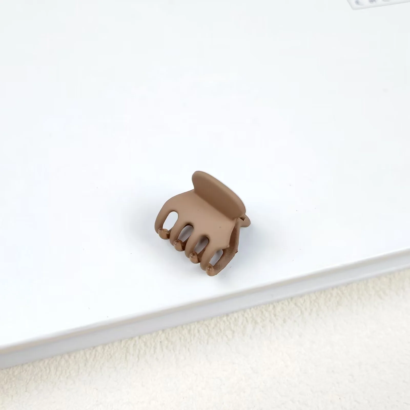 Matilda Mini Neutral Hair Claw - Image 4