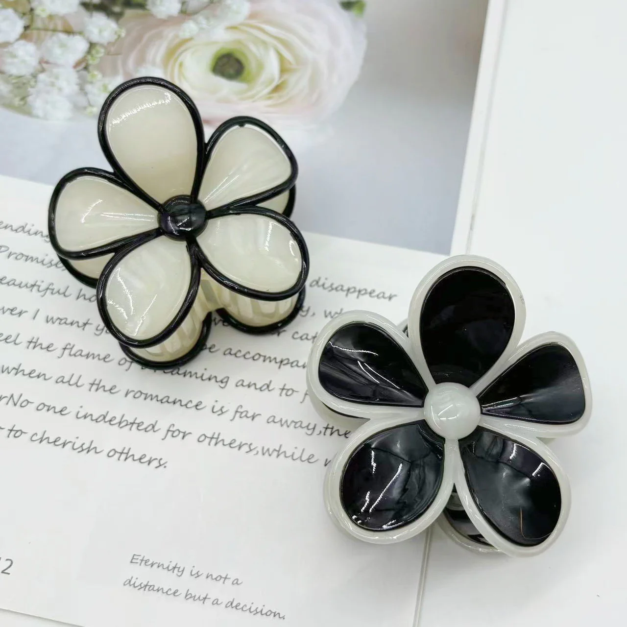 Mayfair Contrasting Flower Claw Clip - Image 3