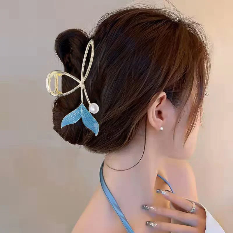 Mermaid in the Sea Hair Claw