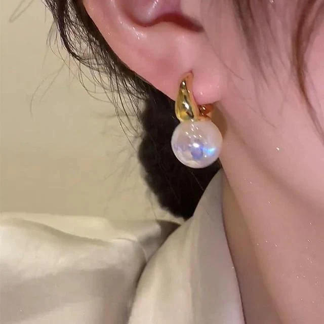 Mermaid Pearl statement hoop earrings - Image 3