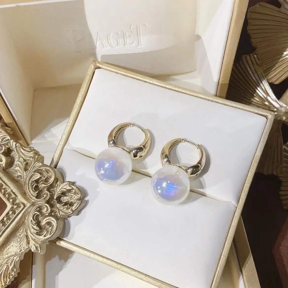 Mermaid Pearl statement hoop earrings - Image 5