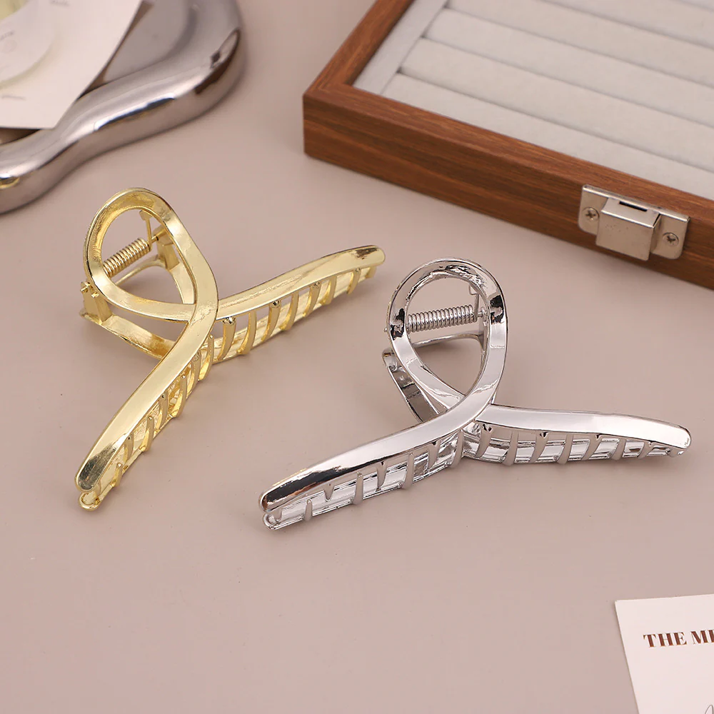 Metallic Grip Hair Claw - Image 2