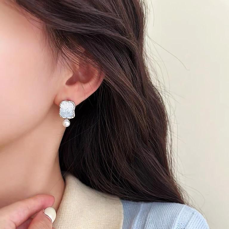 Mi Amor Crystal Earrings - Image 3