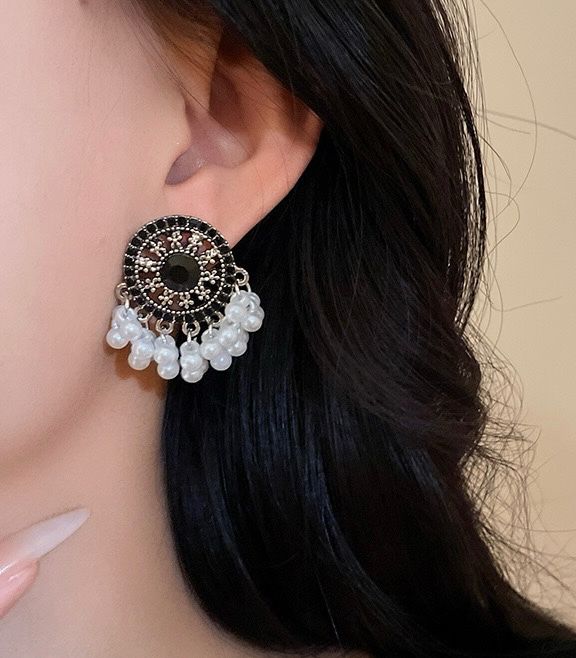 Midnight Dreamy Pearl Earrings - Image 4