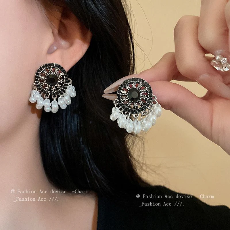 Midnight Dreamy Pearl Earrings - Image 5