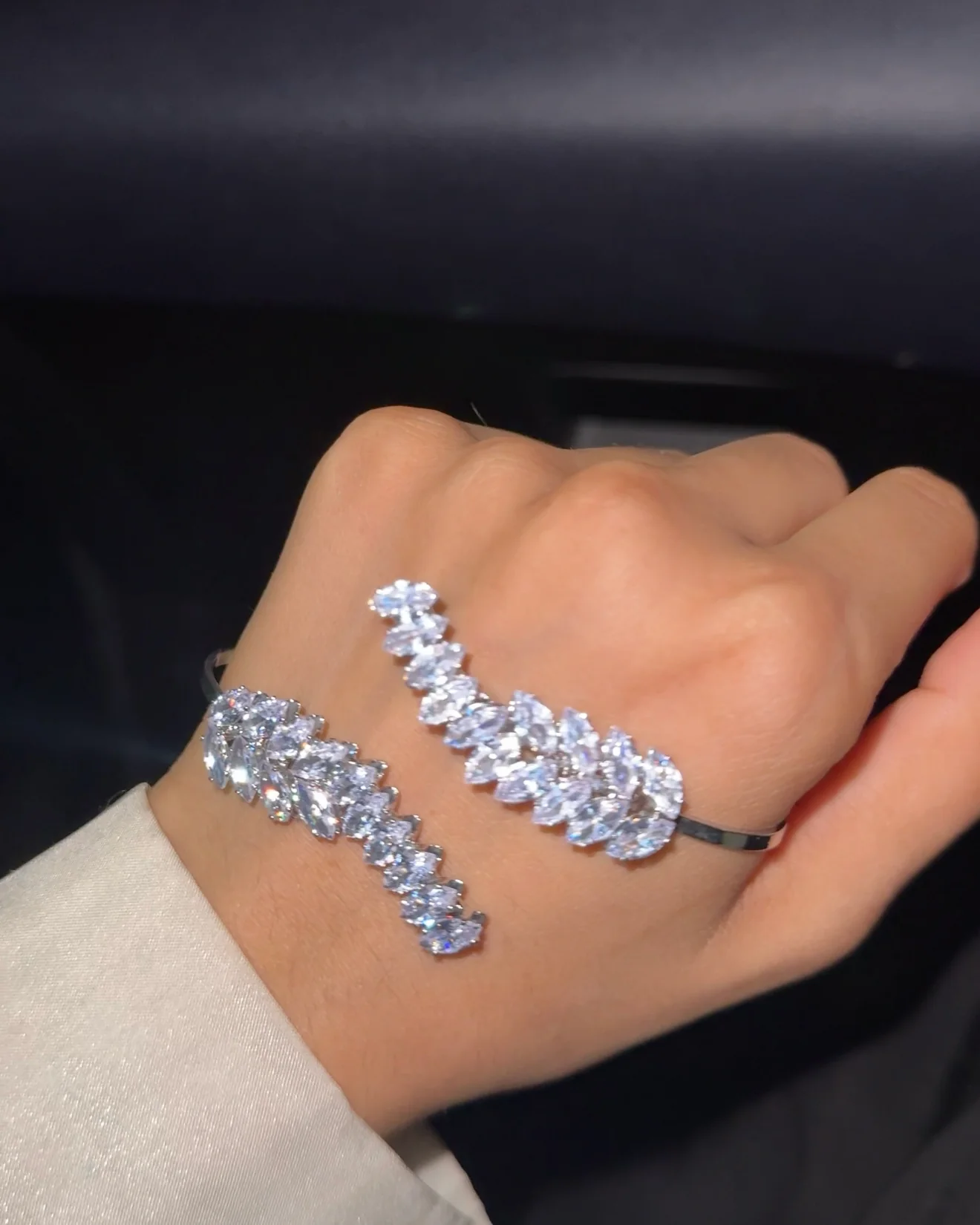 Midnight Radiance hand jewellery - Image 2