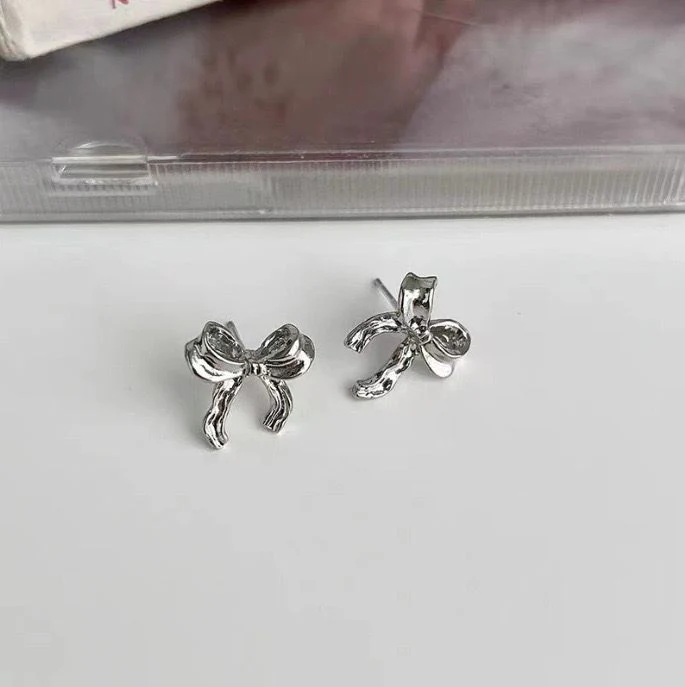 Mini Bow Earrings- silver - Image 2
