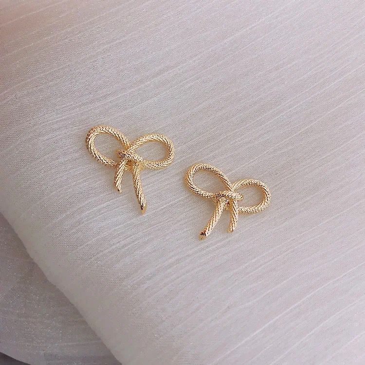 Minimal Bow Studs - Image 3
