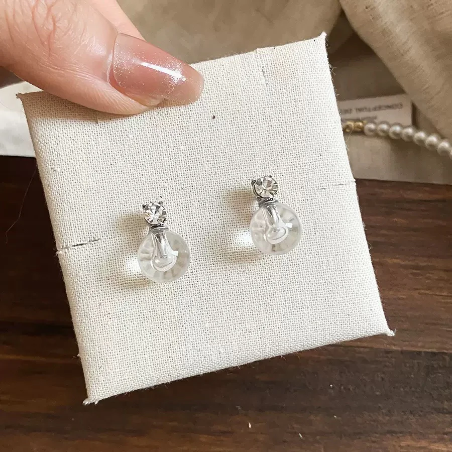 Minimal Diva Earrings - Image 3
