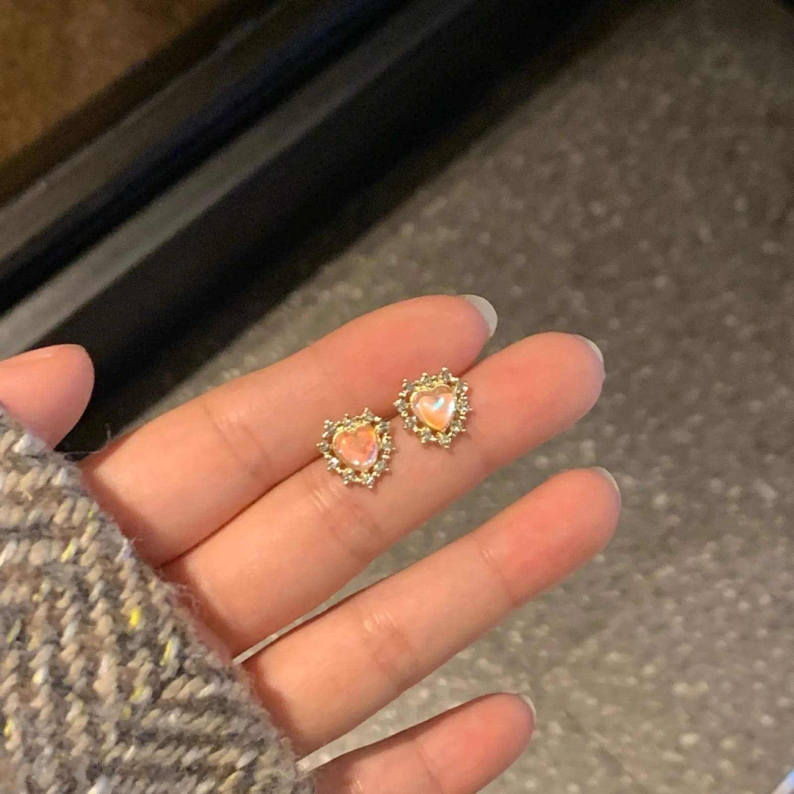 Minimal Dreamy Earrings - Image 2