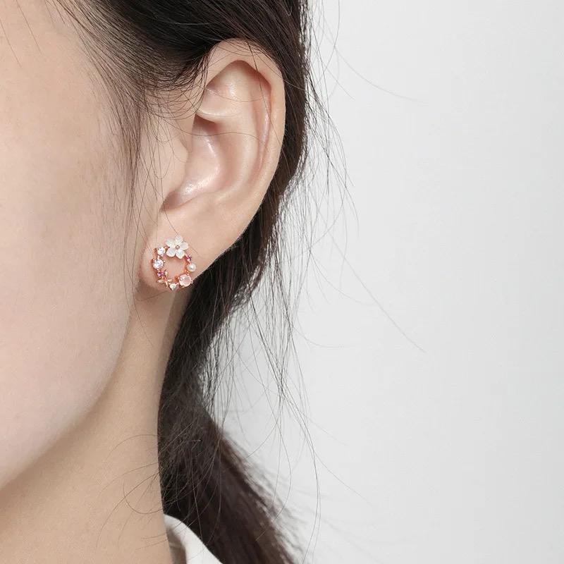 Minimal Dreamy Floral Earrings - Image 3