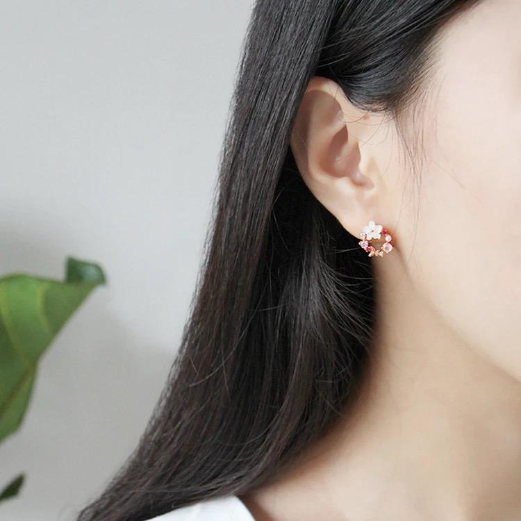 Minimal Dreamy Floral Earrings - Image 8