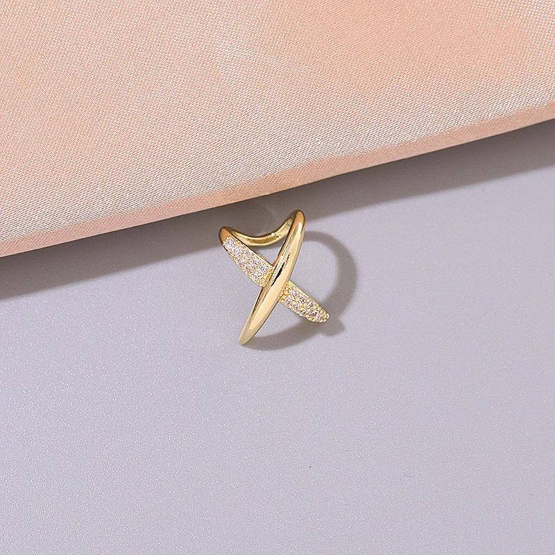 Minimal Glam Sculpted Earcuff
