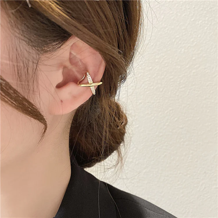 Minimal Glam Sculpted Earcuff - Image 2