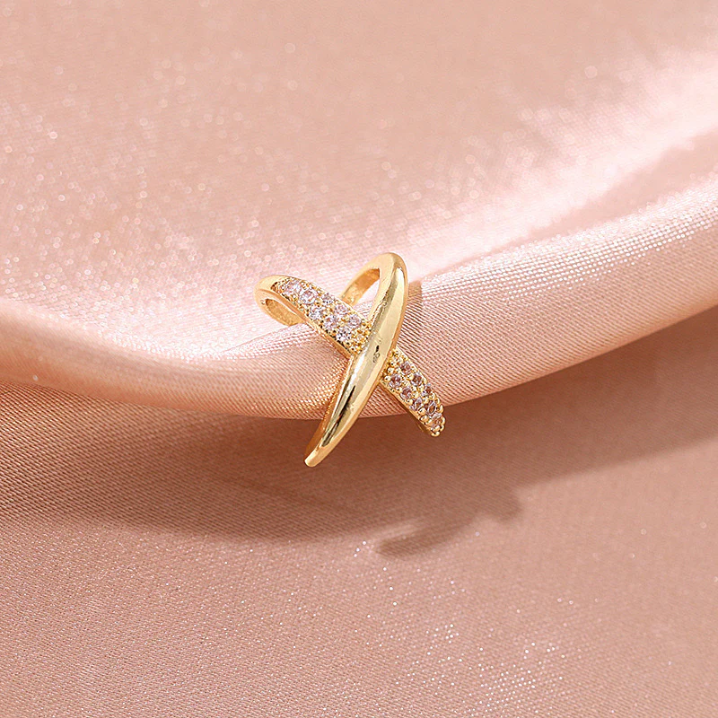 Minimal Glam Sculpted Earcuff - Image 4