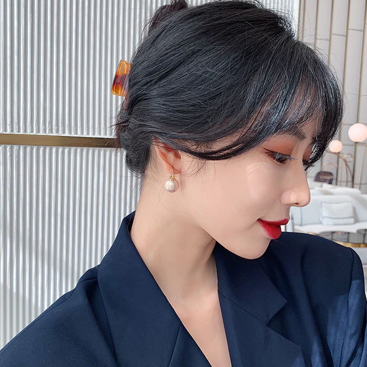 Minimal Mood Pearl Earrings - Image 2