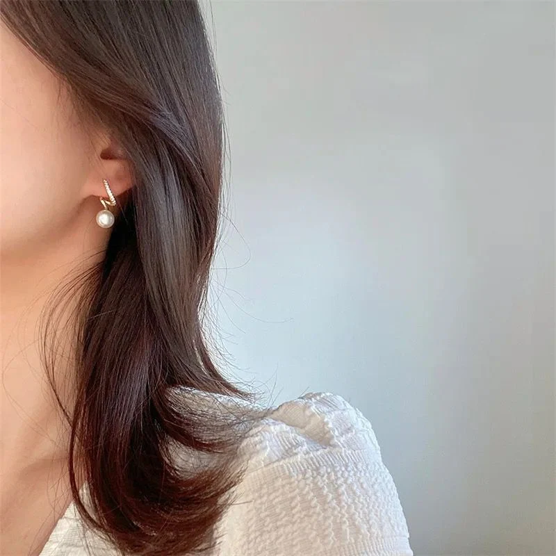 Minimal Pearl Detailed Earrings - Image 2