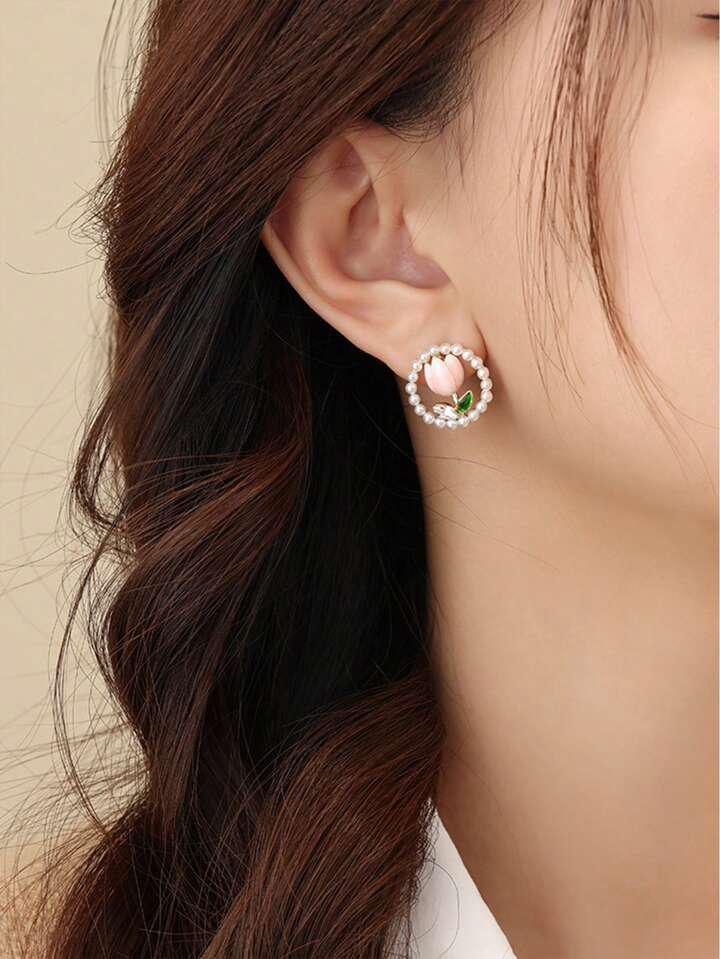 Minimal Pearl detailed Tulip Earrings - Image 2