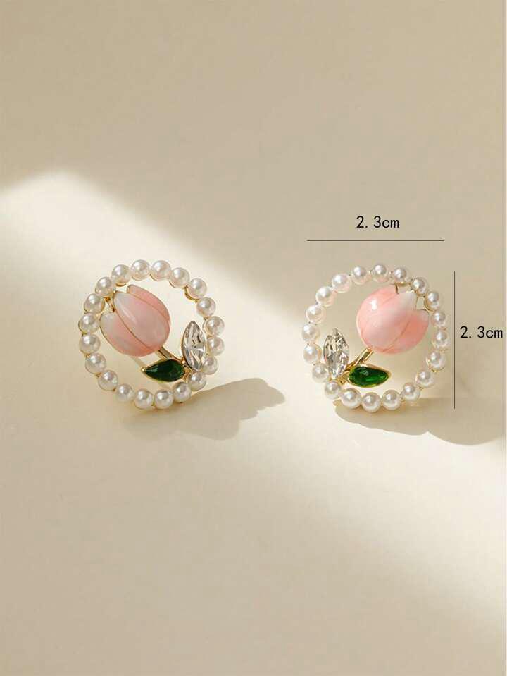 Minimal Pearl detailed Tulip Earrings - Image 3