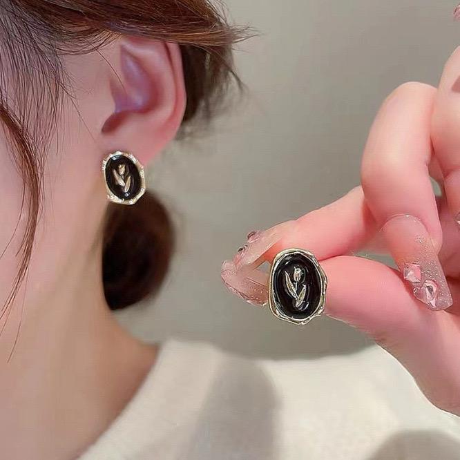 Minimal Tulip Earrings- black - Image 2