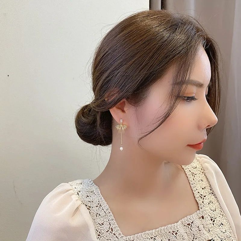 Mismatch Pearl Drop Bow Earrings - Image 2