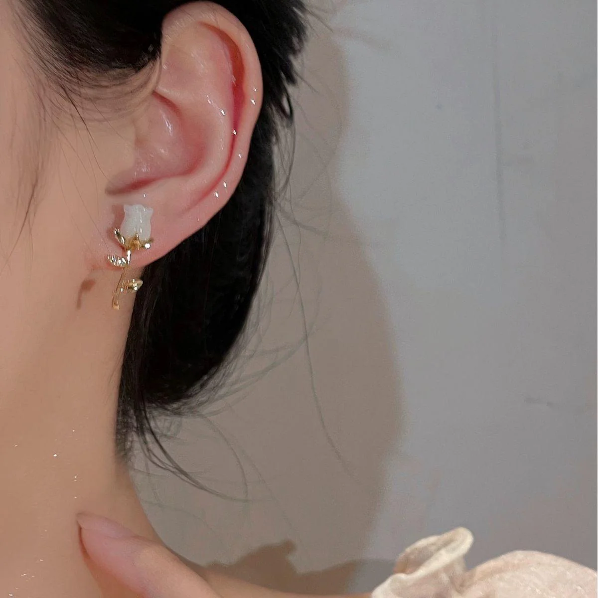 Mismatch Rose Heart Earrings - Image 3