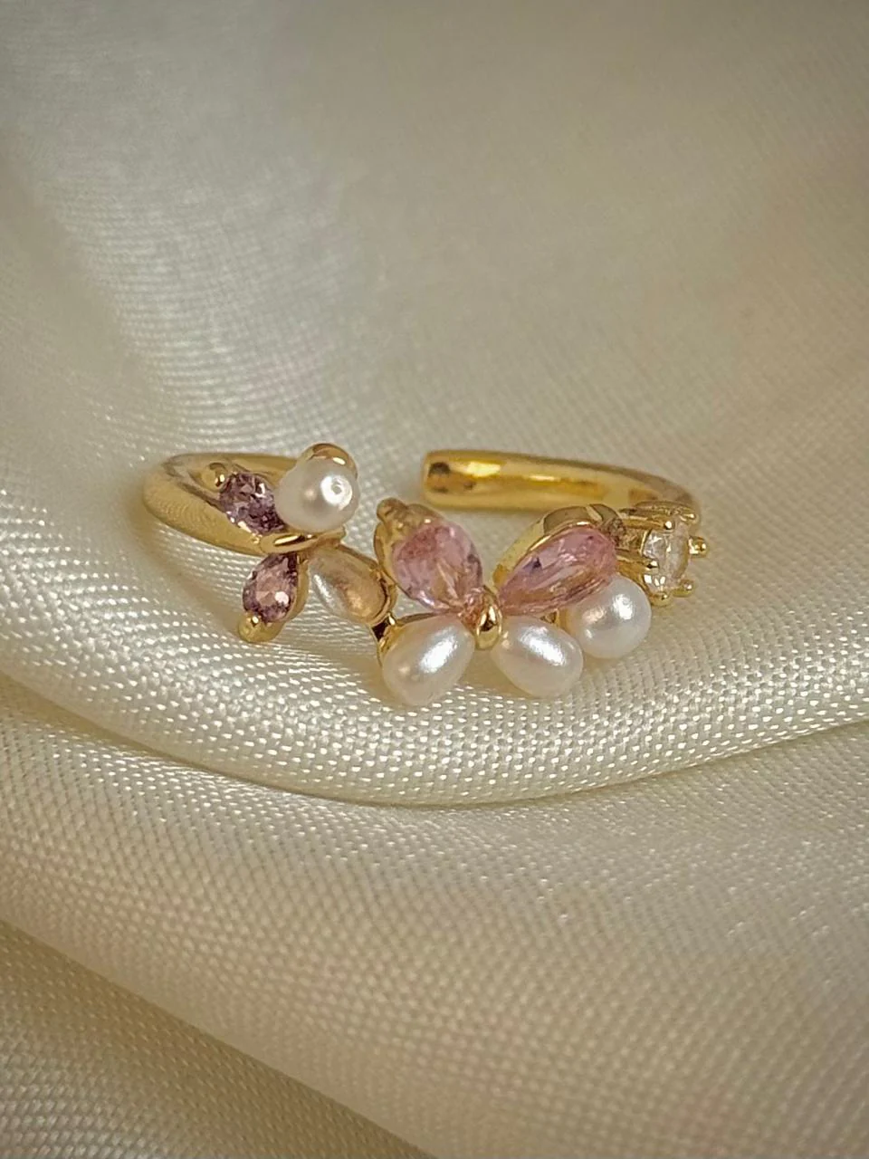 Miss Flutteress Pearl Ring - Image 2
