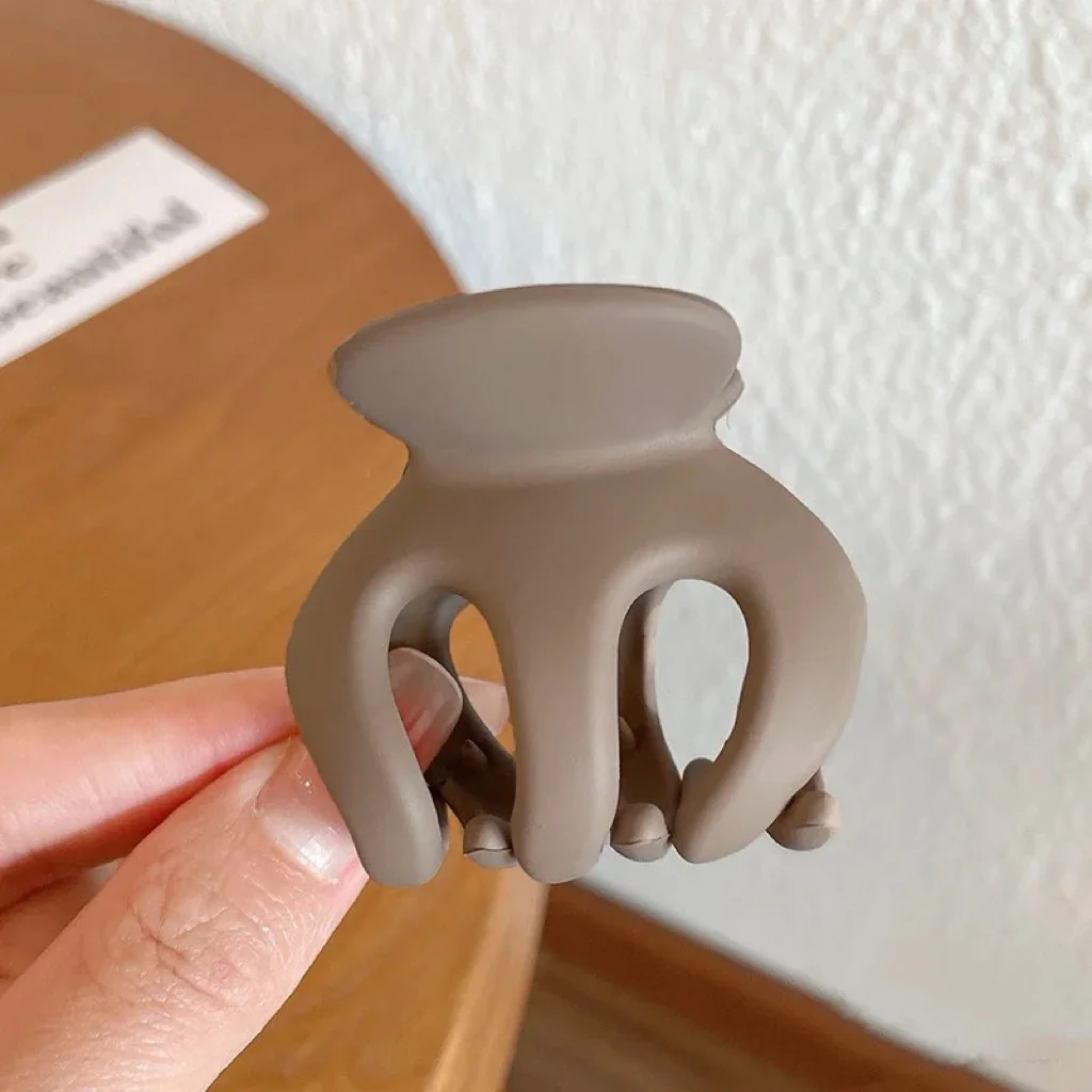 Mocha Muse Claw Clip - Image 4
