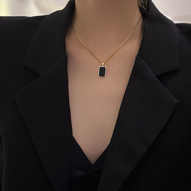 Monochrome Magic Reversible Necklace - Image 6