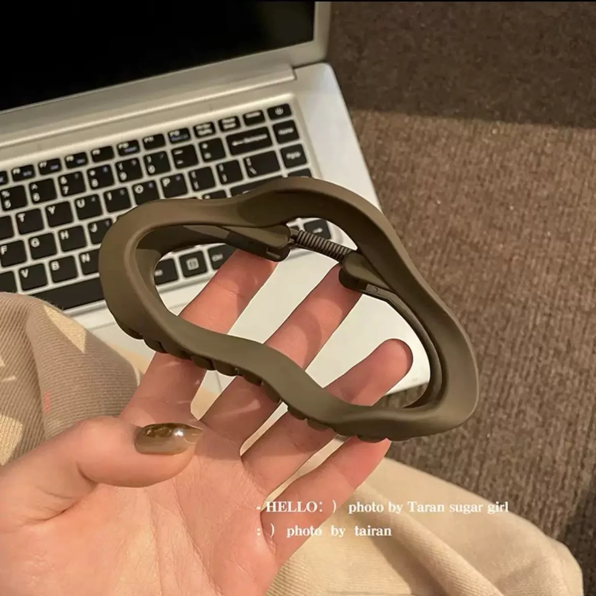 Morning Routine Claw Clip - Image 3