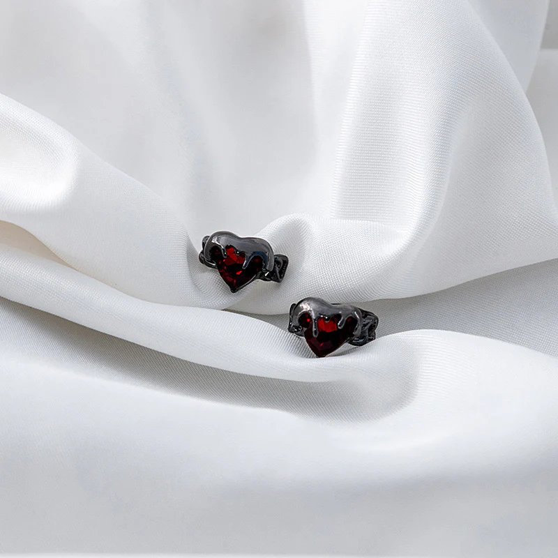 Morticia Heart earcuff - Image 3