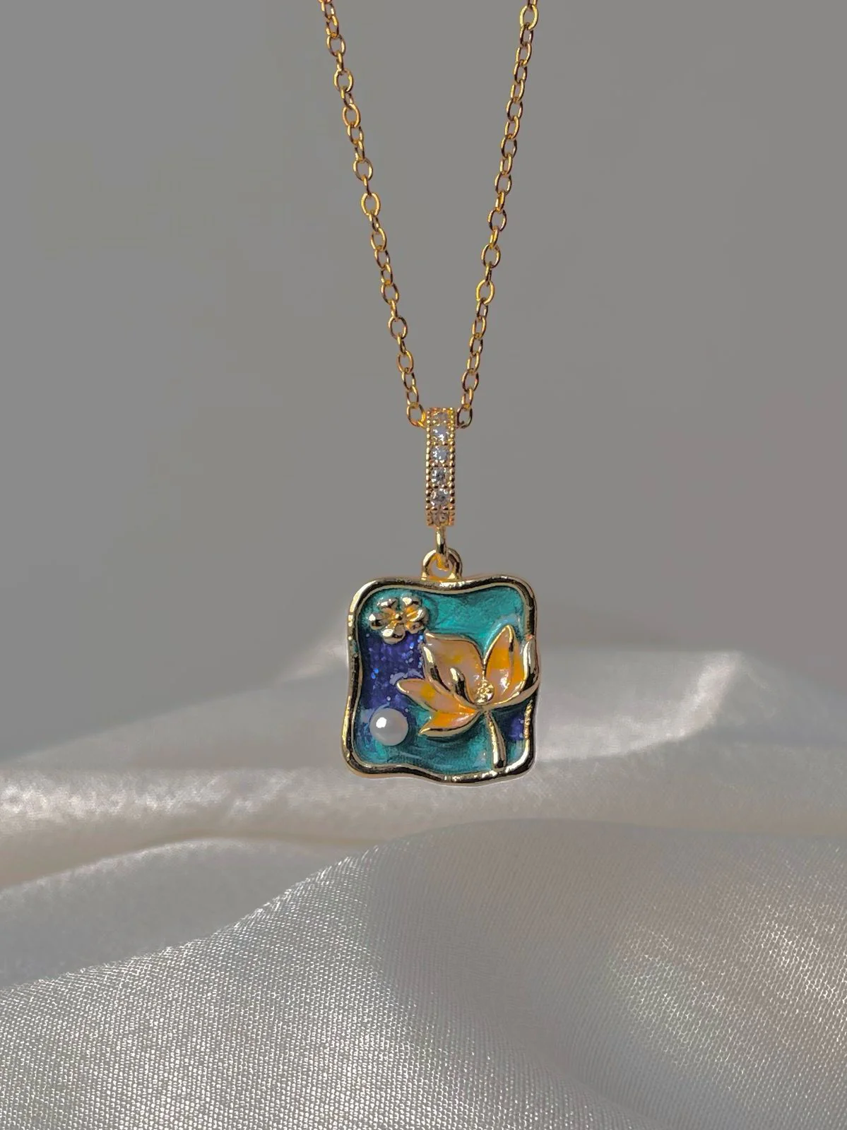 Starry Pearly Petal Necklace