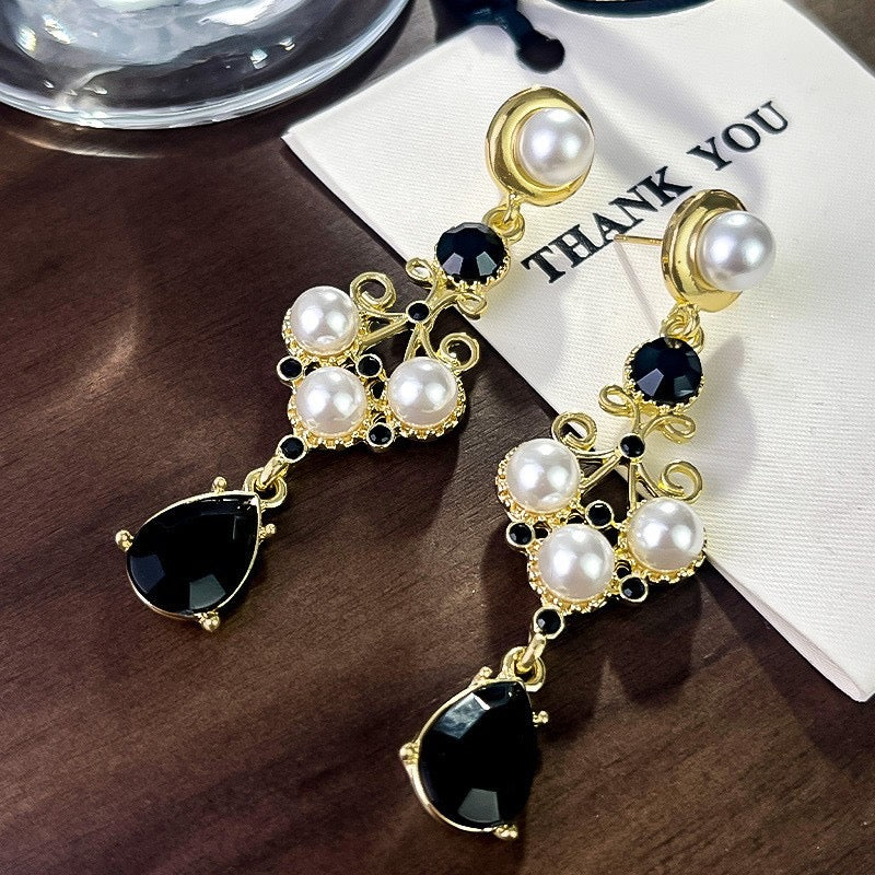 Noir Royale Pearl Earrings - Image 3