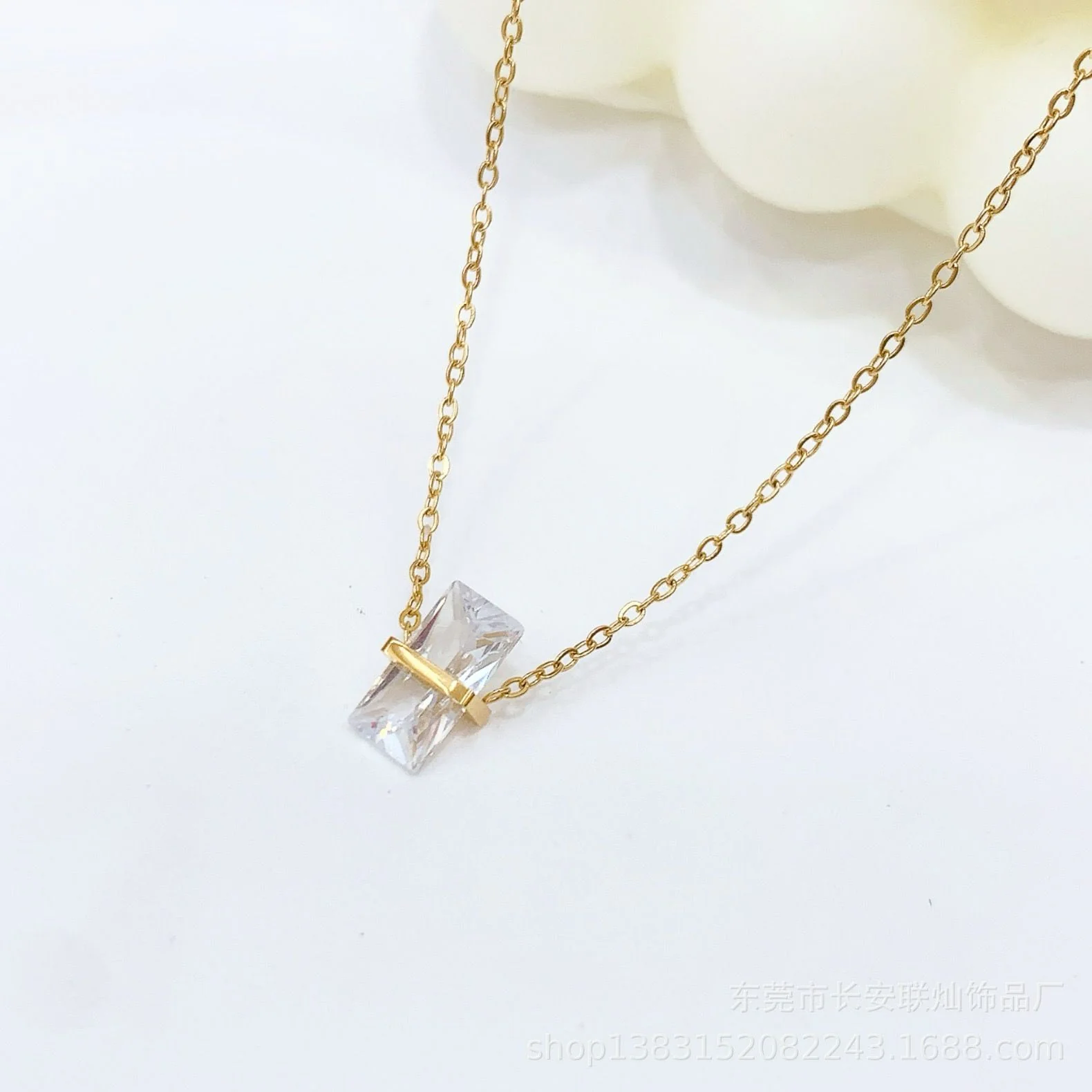 Not so basic! Clear Necklace - Image 2
