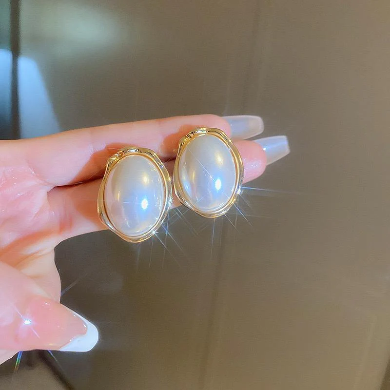 Old Money Aesthetic Earrings - Image 3