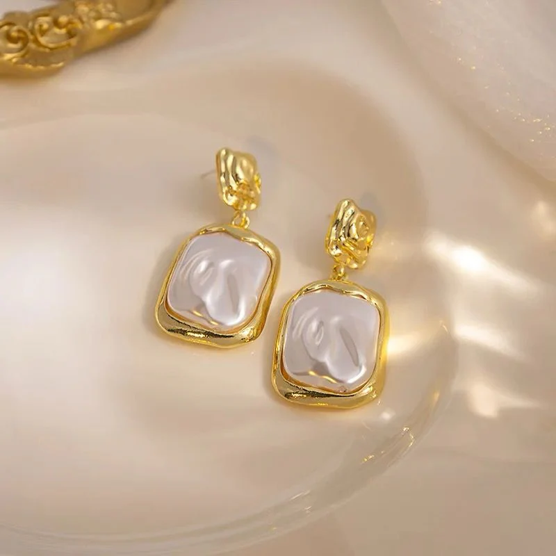 Old Money Aesthetic Earrings - Image 4