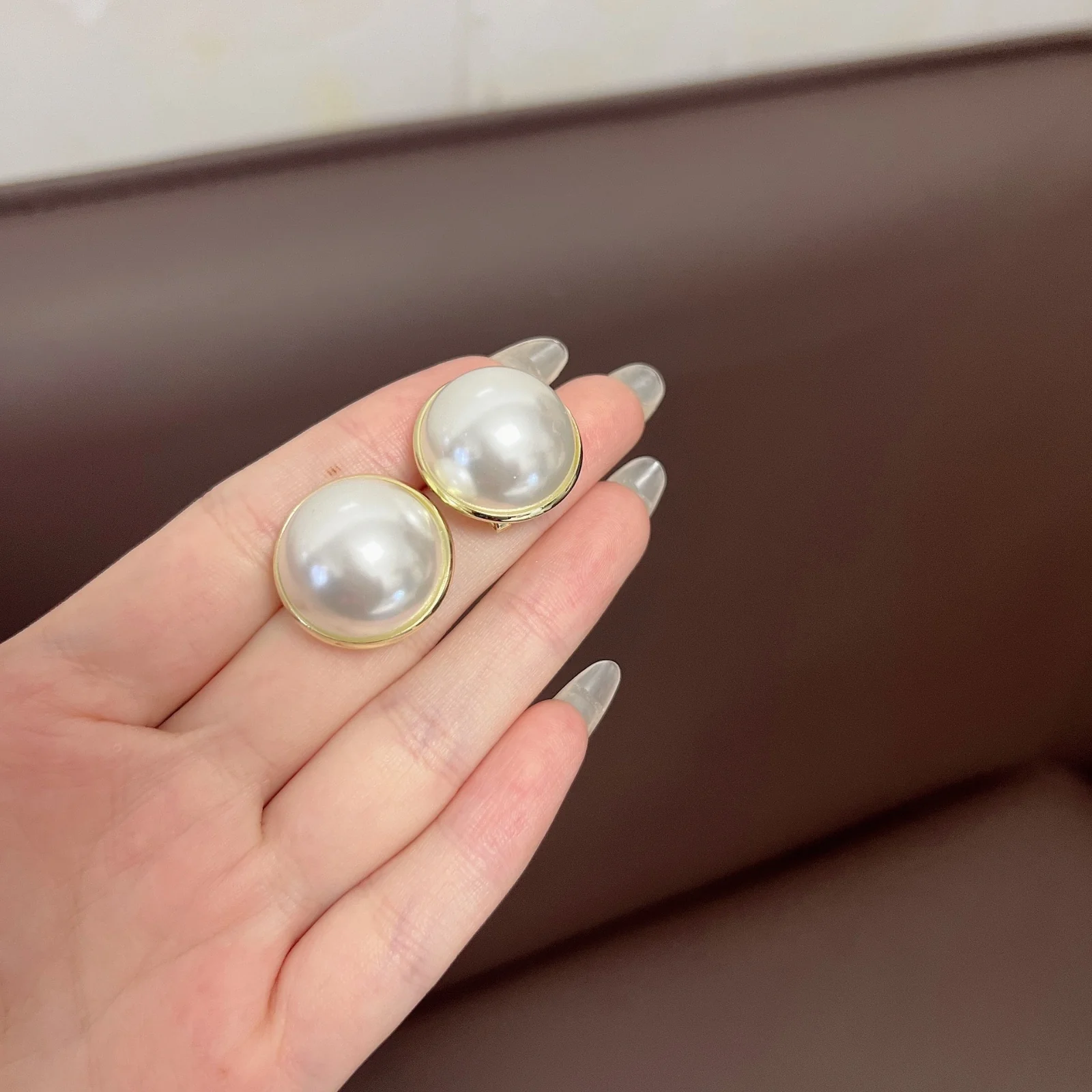 Old money meets Pearl Earrings - Image 6