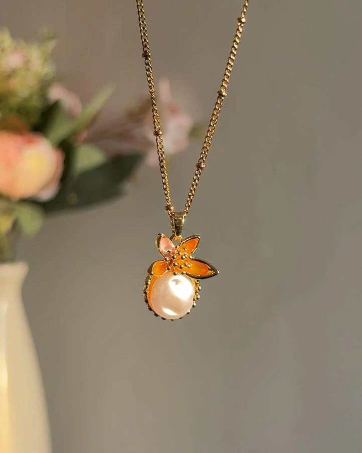 Pearl n petal Necklace